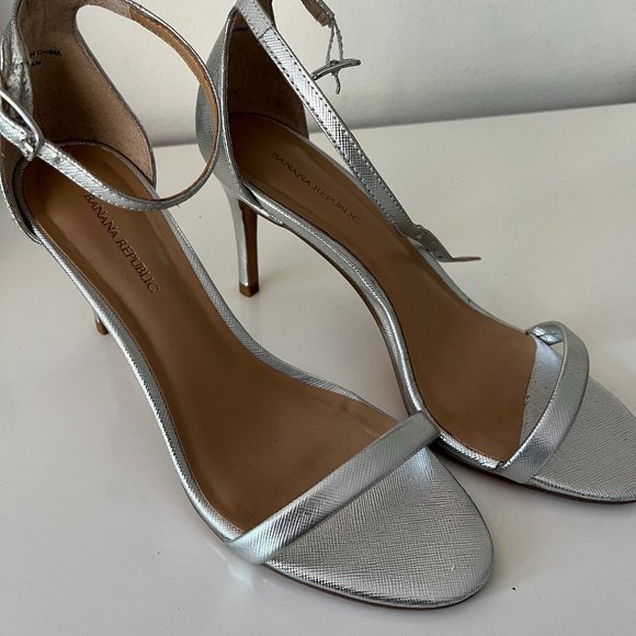 BANANA REPUBLIC - LEATHER SILVER METALLIC ELEGANT CLASSIC SANDALS - Picture 1 of 4